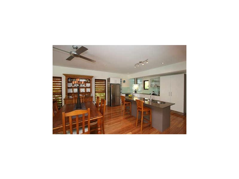 8 Castaways Court, Castaways Beach QLD 4567