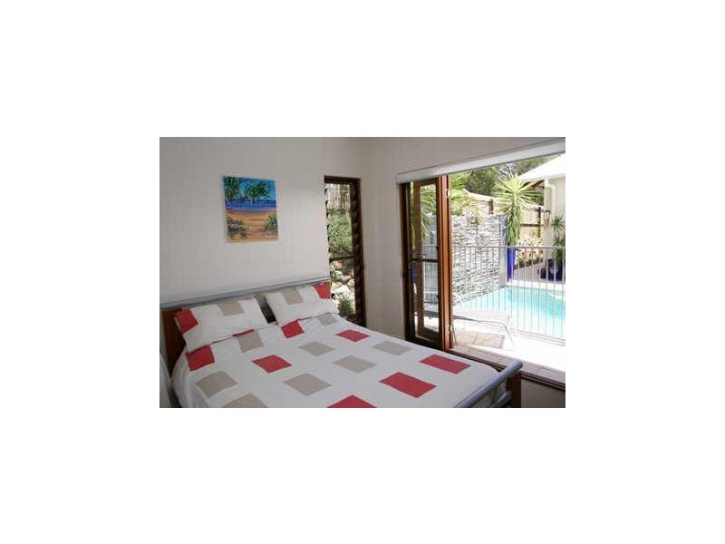 8 Castaways Court, Castaways Beach QLD 4567