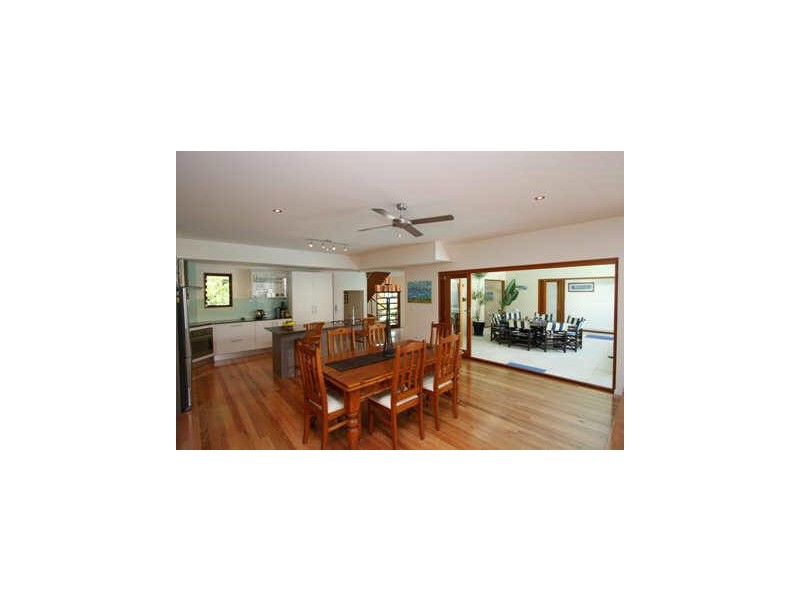 8 Castaways Court, Castaways Beach QLD 4567