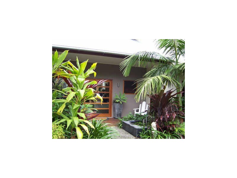 8 Castaways Court, Castaways Beach QLD 4567