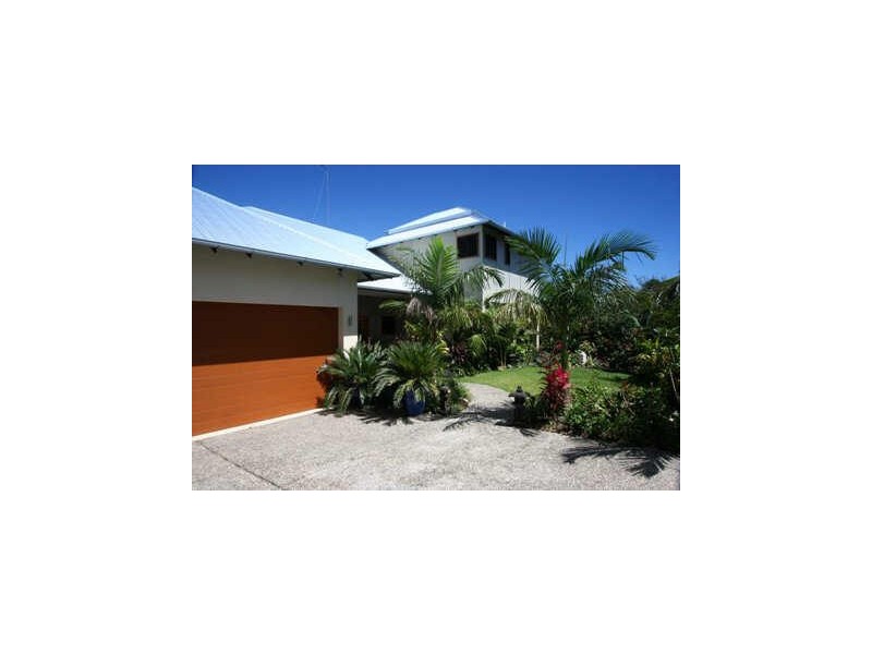 8 Castaways Court, Castaways Beach QLD 4567