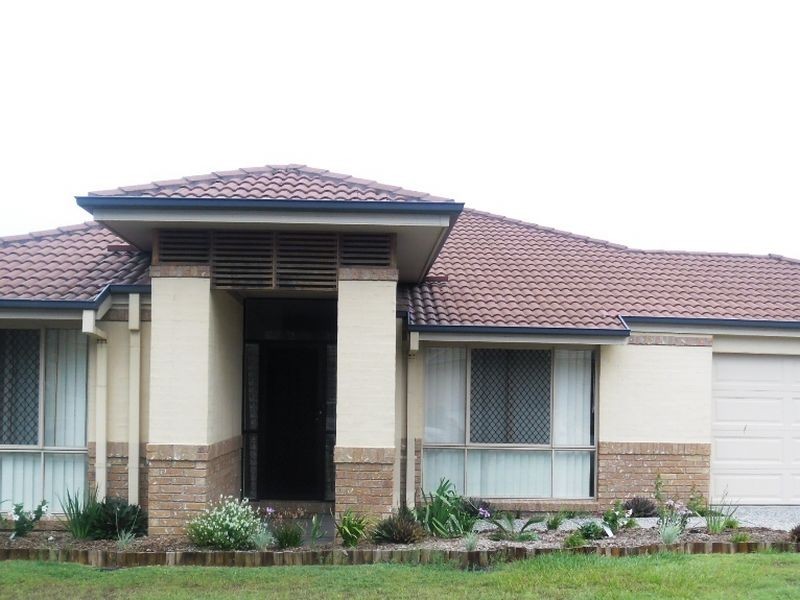 4 Tudor Close, Petrie QLD 4502