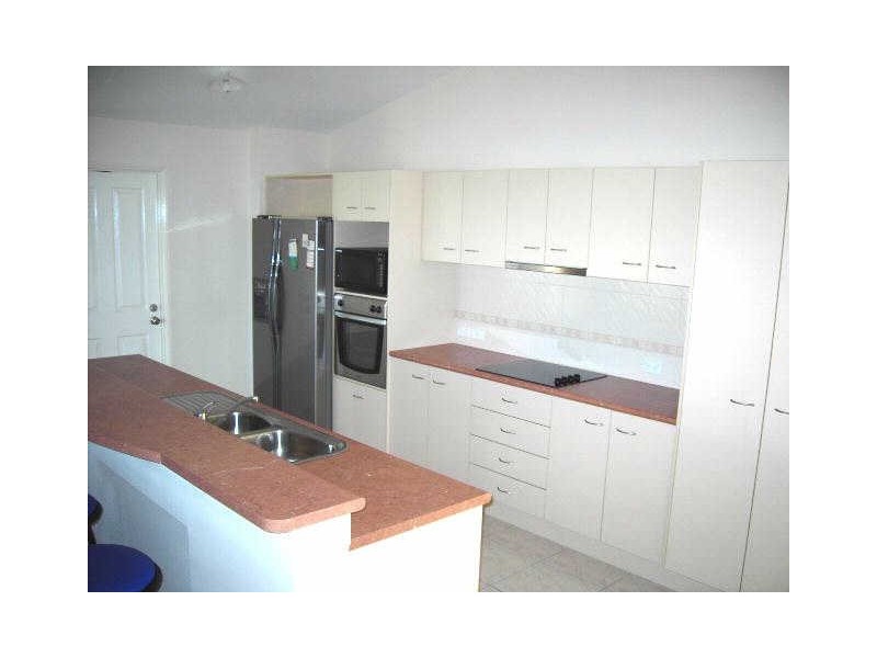 4 Tudor Close, Petrie QLD 4502