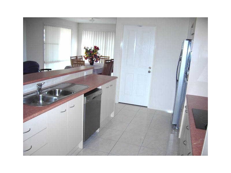 4 Tudor Close, Petrie QLD 4502