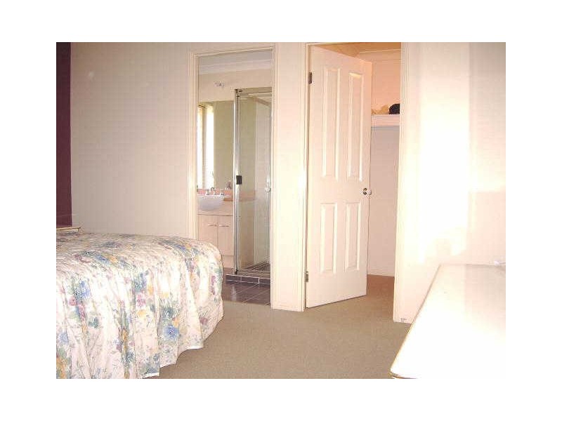 4 Tudor Close, Petrie QLD 4502