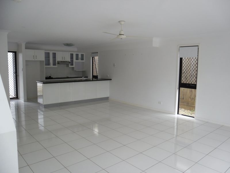 1/24 Ebert Parade, Lawnton QLD 4501