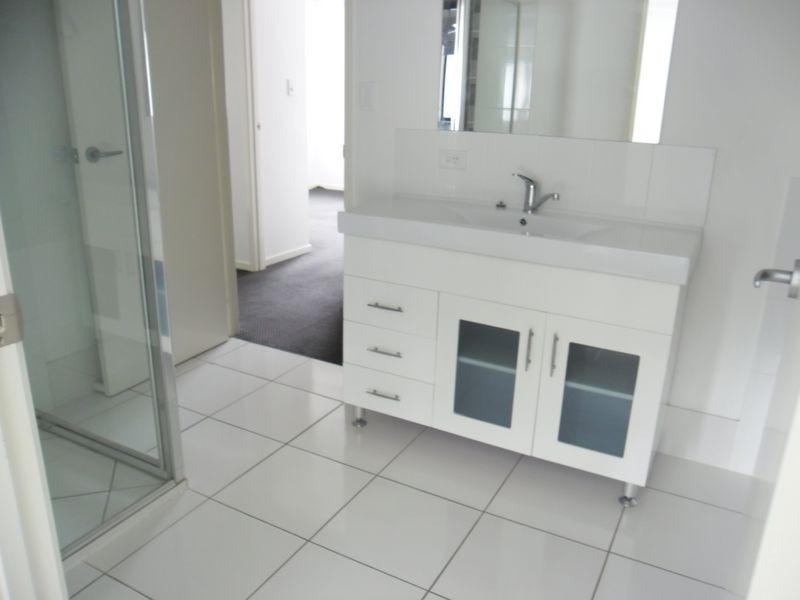 1/24 Ebert Parade, Lawnton QLD 4501