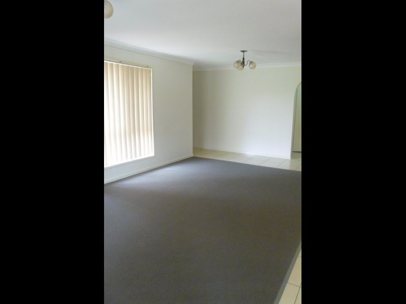 8 Cognac Crt, Petrie QLD 4502