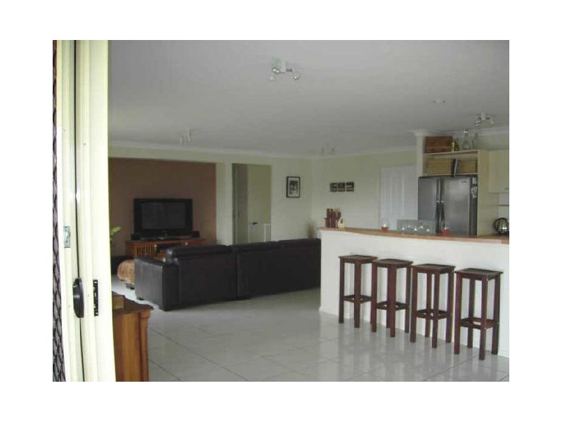 18 Ashford Cct, Petrie QLD 4502