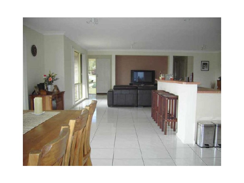 18 Ashford Cct, Petrie QLD 4502