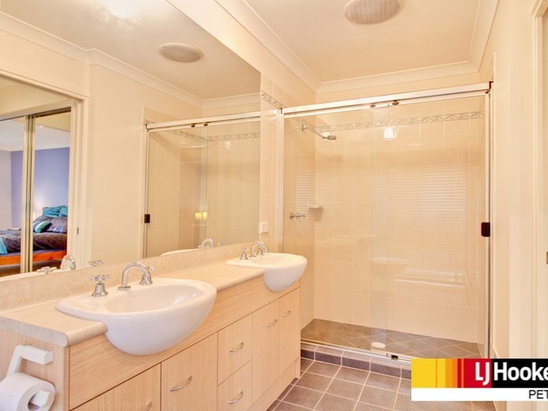 4 Tamari Place, Petrie QLD 4502