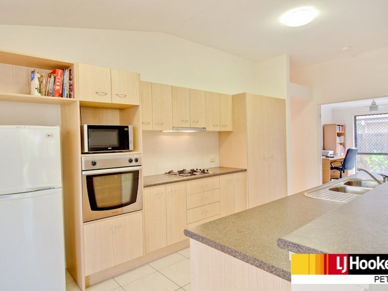 4 Tamari Place, Petrie QLD 4502