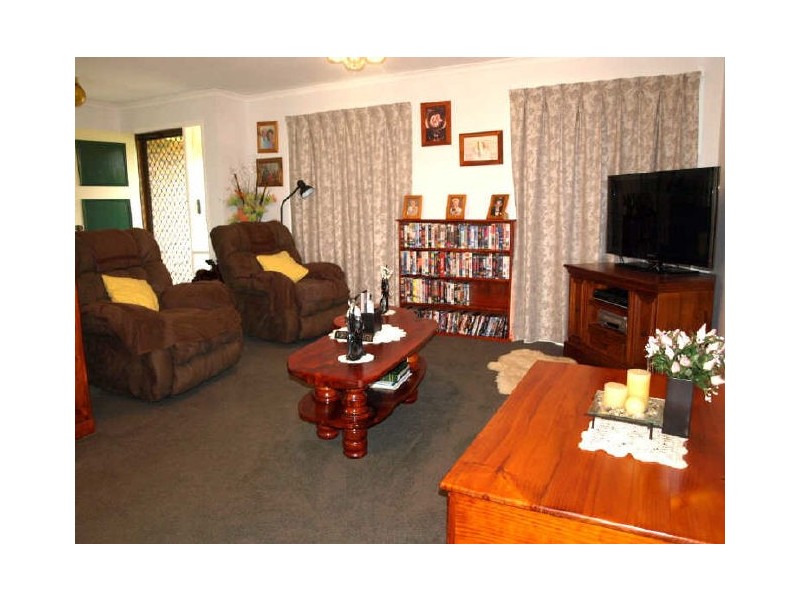 19 Eyre Av, Petrie QLD 4502