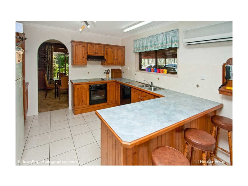 77 Whiteside Rd, Whiteside QLD 4503