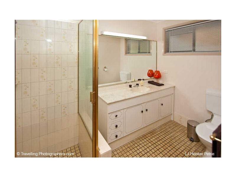 77 Whiteside Rd, Whiteside QLD 4503
