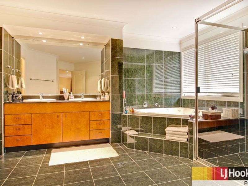 19 Inverpine Street, Petrie QLD 4502