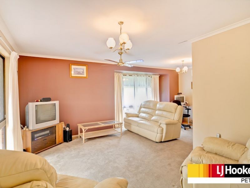 4 Cowal Court, Petrie QLD 4502