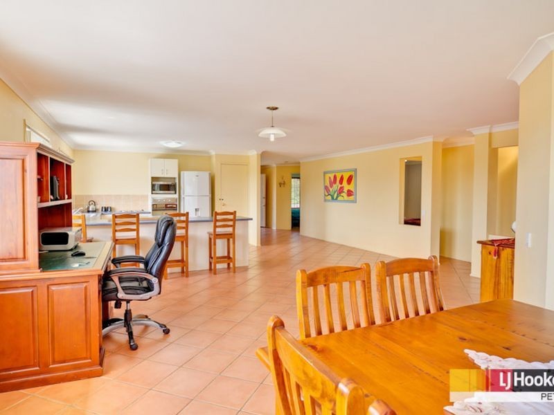 14 Valmadre Court, Petrie QLD 4502