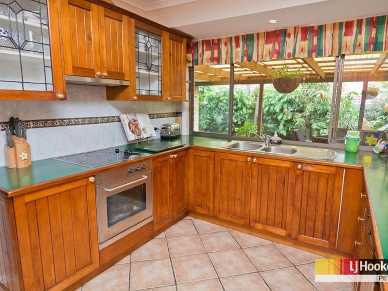 75 Frenchs Rd, Petrie QLD 4502