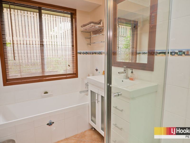 75 Frenchs Rd, Petrie QLD 4502