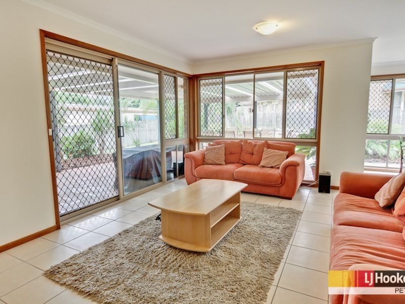 14 Wyara Court, Petrie QLD 4502