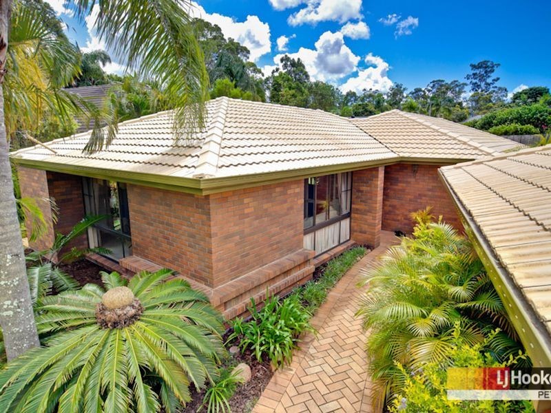 8 Macquarie Drive, Petrie QLD 4502