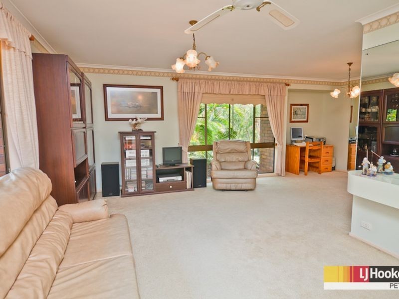 8 Macquarie Drive, Petrie QLD 4502