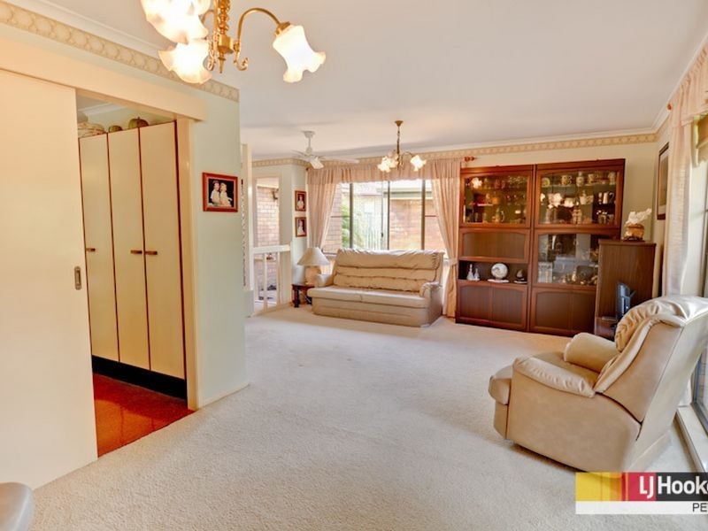 8 Macquarie Drive, Petrie QLD 4502