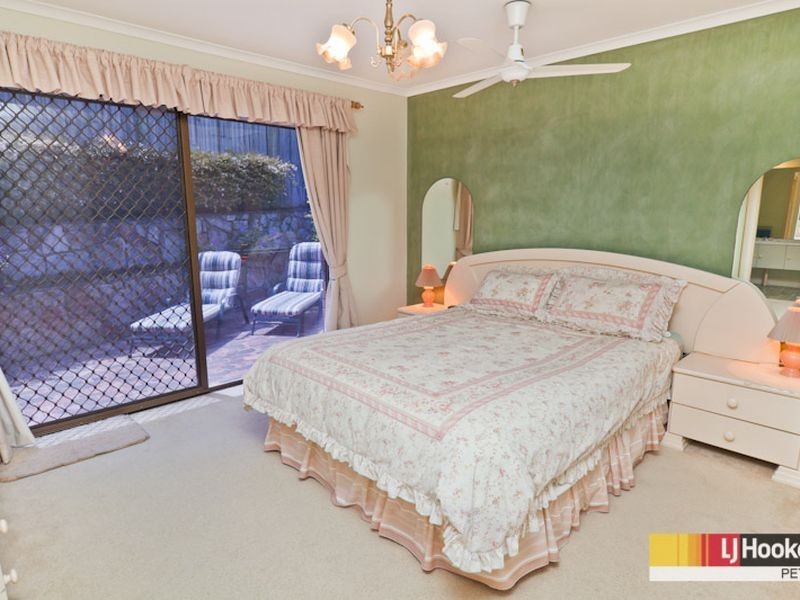 8 Macquarie Drive, Petrie QLD 4502