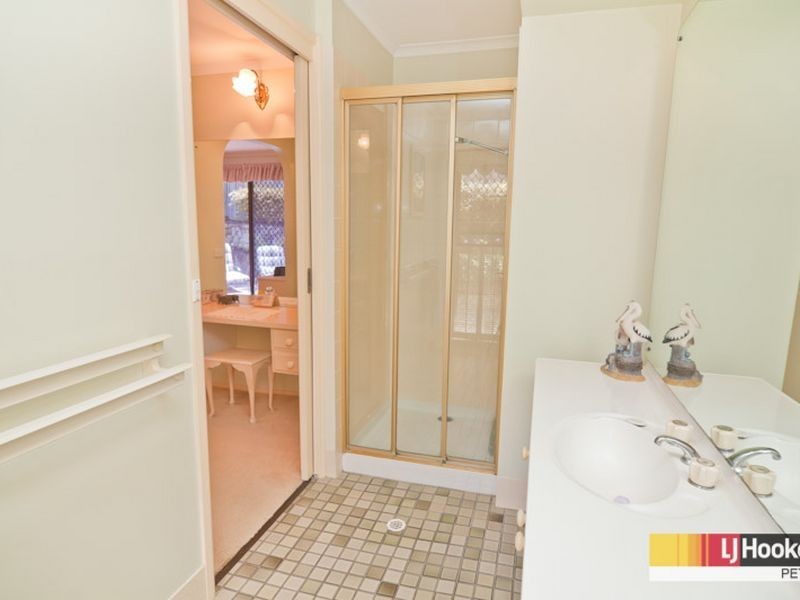 8 Macquarie Drive, Petrie QLD 4502