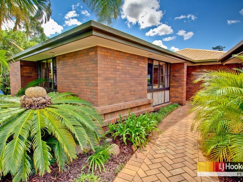 8 Macquarie Drive, Petrie QLD 4502
