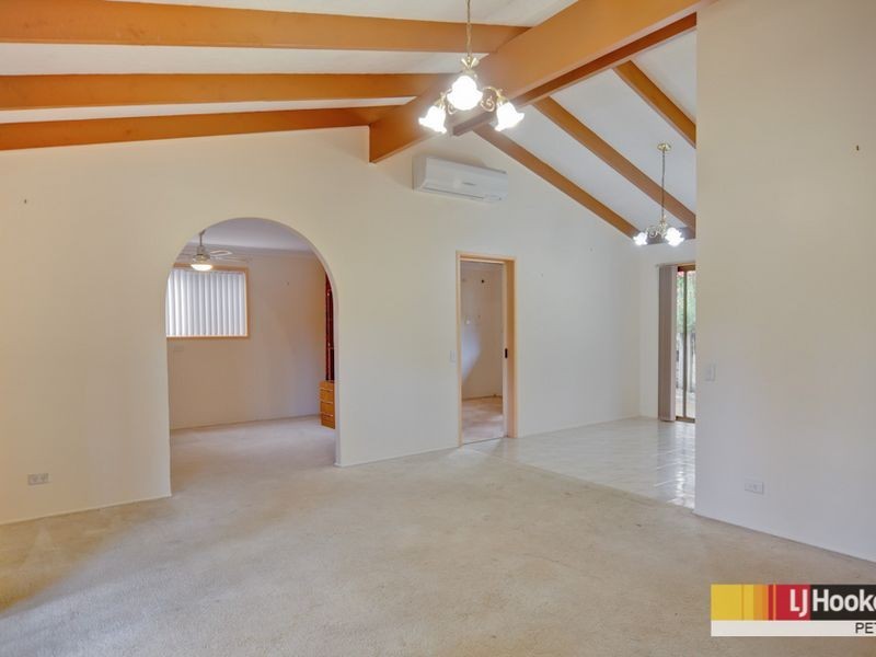 6 St Quentin Rd, Petrie QLD 4502