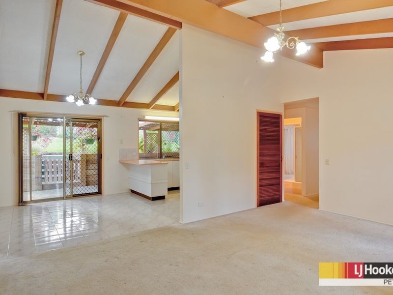 6 St Quentin Rd, Petrie QLD 4502