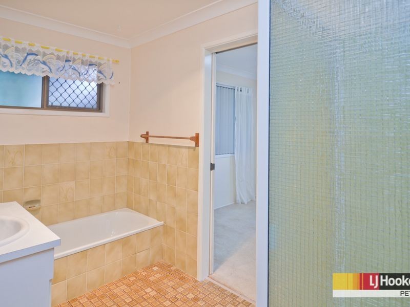 6 St Quentin Rd, Petrie QLD 4502