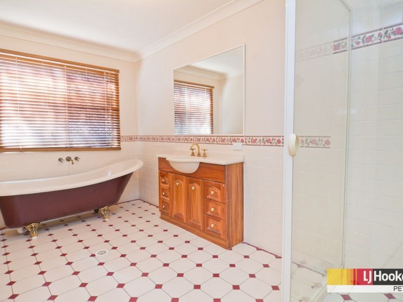 5 Markwell Court, Petrie QLD 4502