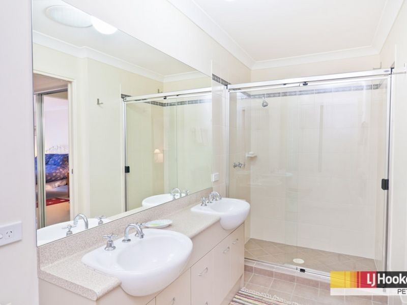 2 Tamari Place, Petrie QLD 4502