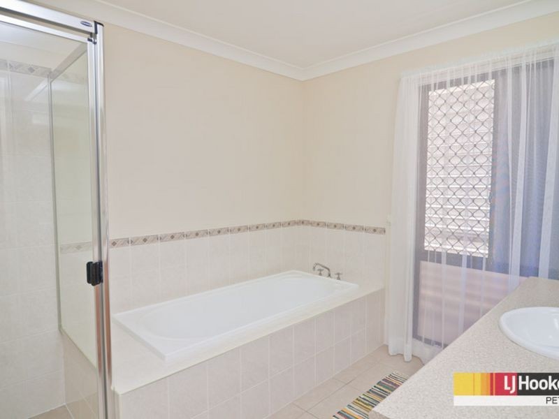 2 Tamari Place, Petrie QLD 4502