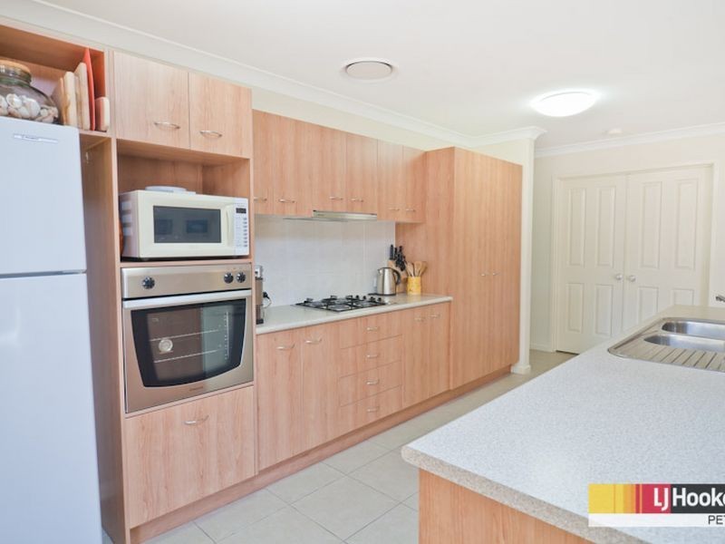 2 Tamari Place, Petrie QLD 4502