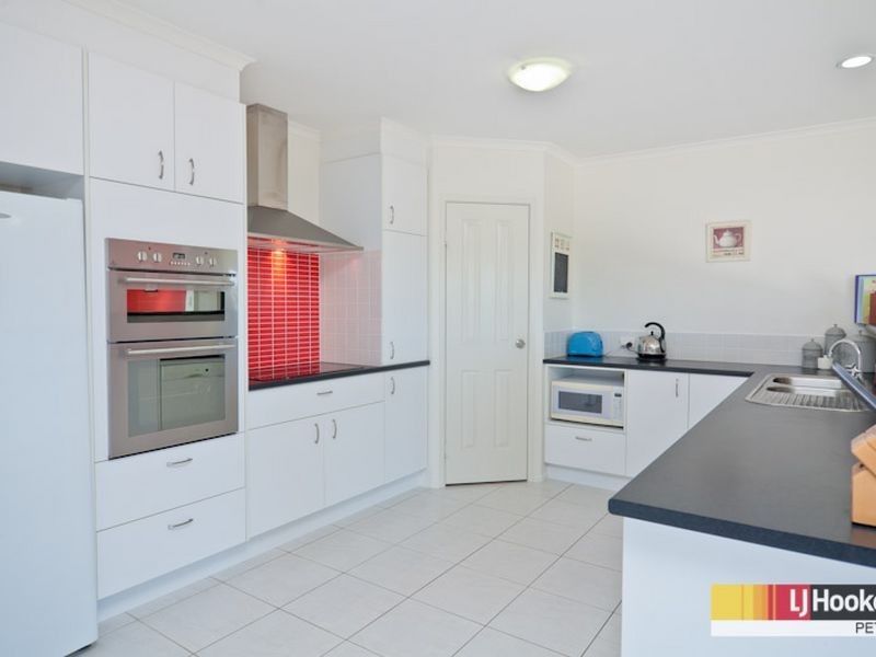 3 Beakey Close, Petrie QLD 4502
