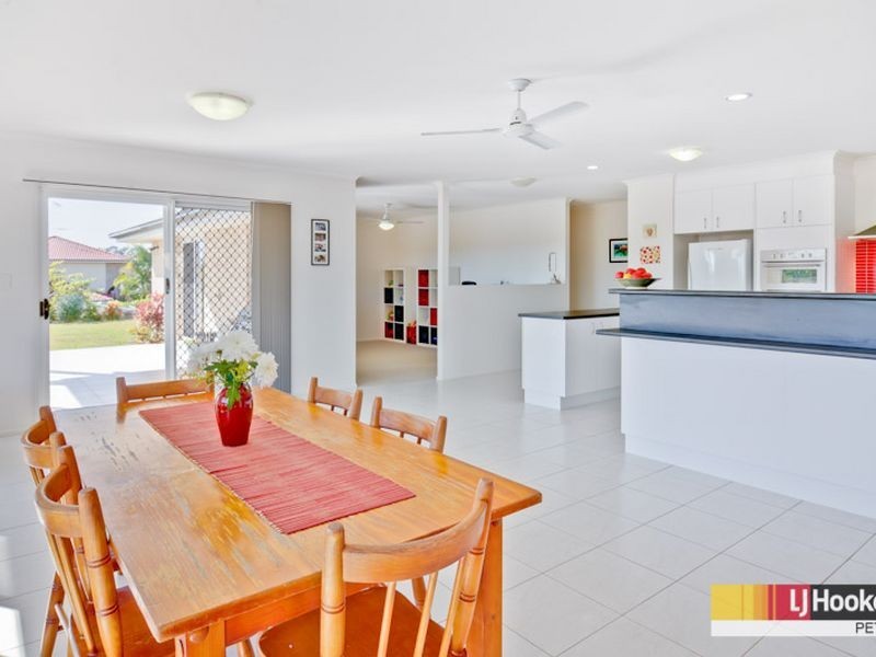 3 Beakey Close, Petrie QLD 4502