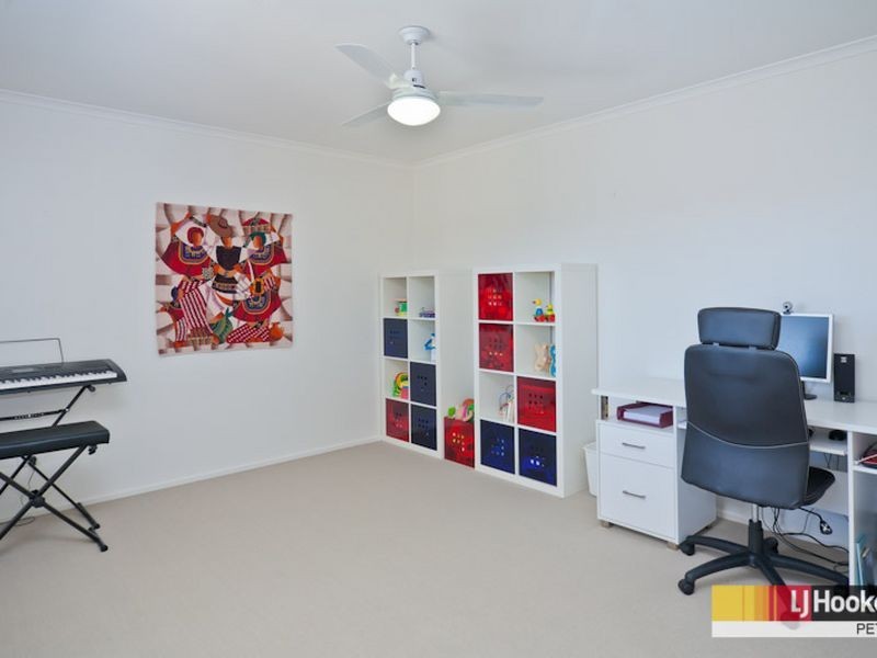 3 Beakey Close, Petrie QLD 4502