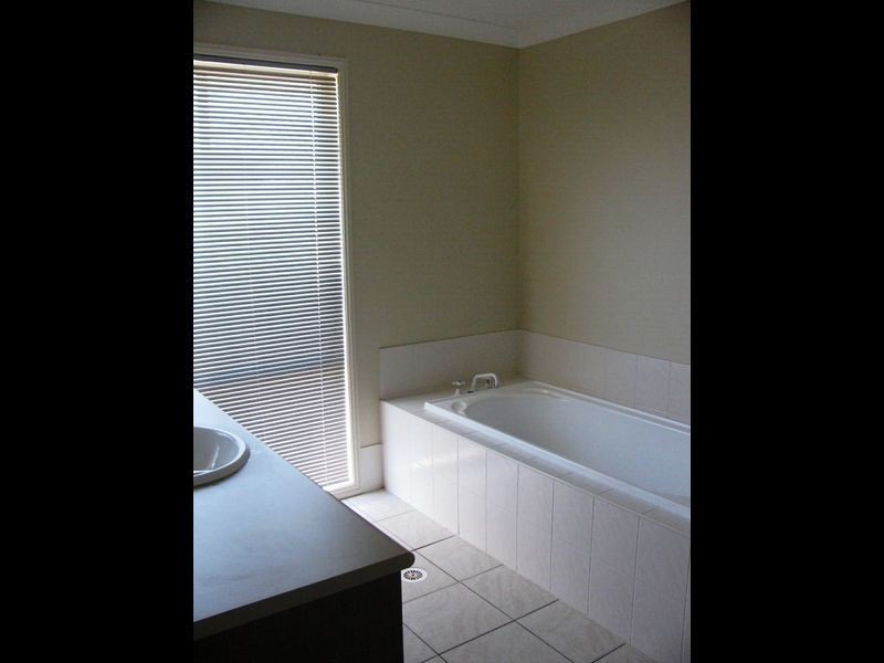 41 Ashford Circuit, Petrie QLD 4502