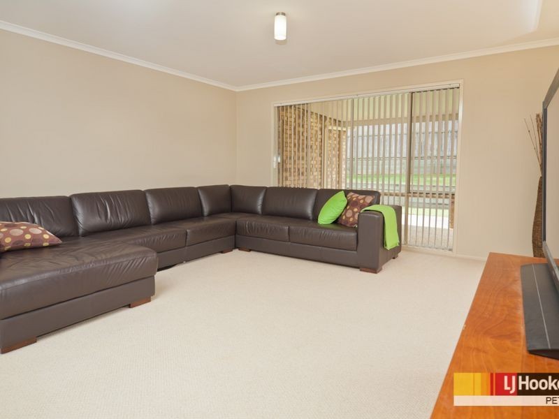 45 Affleck Avenue, Petrie QLD 4502