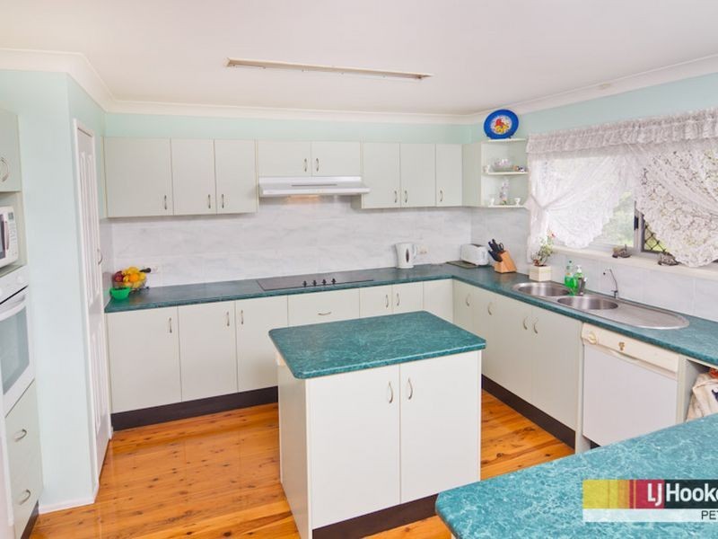 3 Roseville Street, Petrie QLD 4502