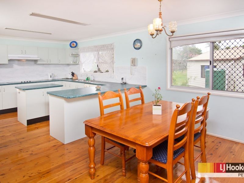 3 Roseville Street, Petrie QLD 4502