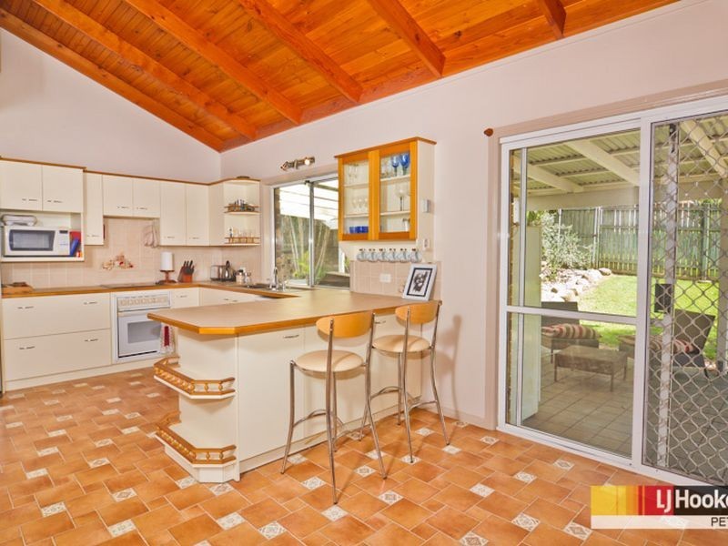 17 Vaucluse Crescent, Petrie QLD 4502