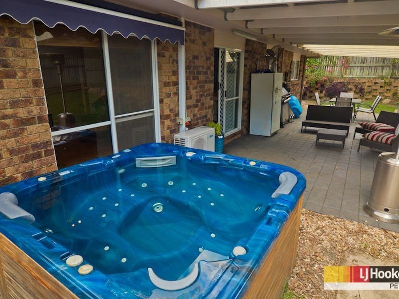 17 Vaucluse Crescent, Petrie QLD 4502