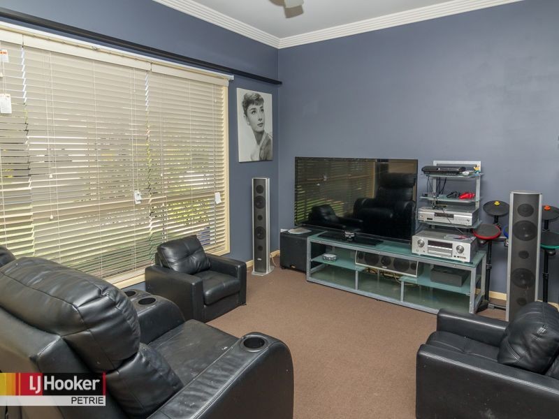 8 Turnbull Court, Petrie QLD 4502