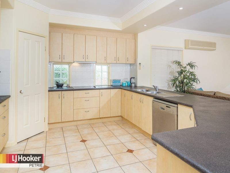 8 Turnbull Court, Petrie QLD 4502