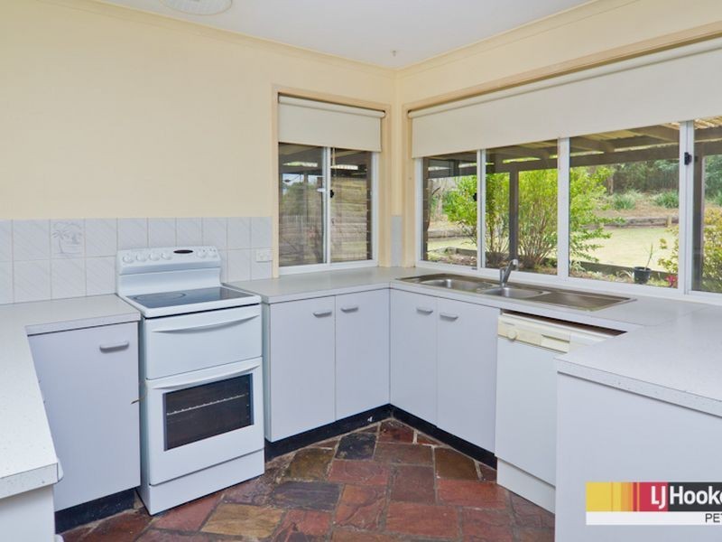 6 Brewster Court, Petrie QLD 4502